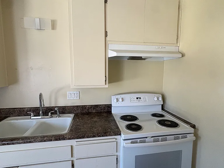 3398 Armada Dr #10 — Photo 2