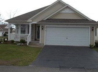 39 Fairway Ln, Depew, NY 14043