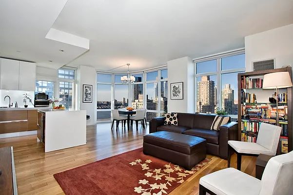 Sold by Iconik | media 42