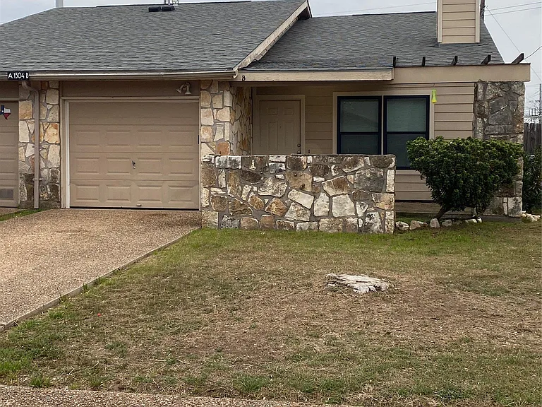 1304B Conway Dr — Photo 1