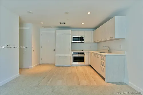 45 SW 9th St #1907 Photo 1