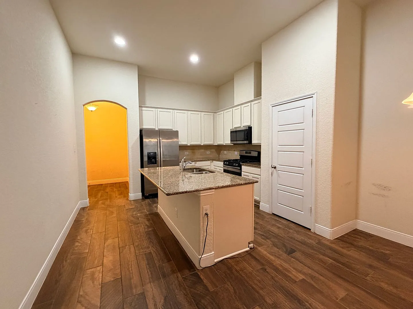 Walk to Historic Gruene / Fridge / Gas Cooking / Fenced in yard / CISD * 2 weeks free rent off th... — Photo 4