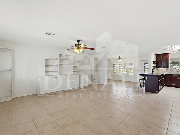 10747 W Hope Dr — Photo 3