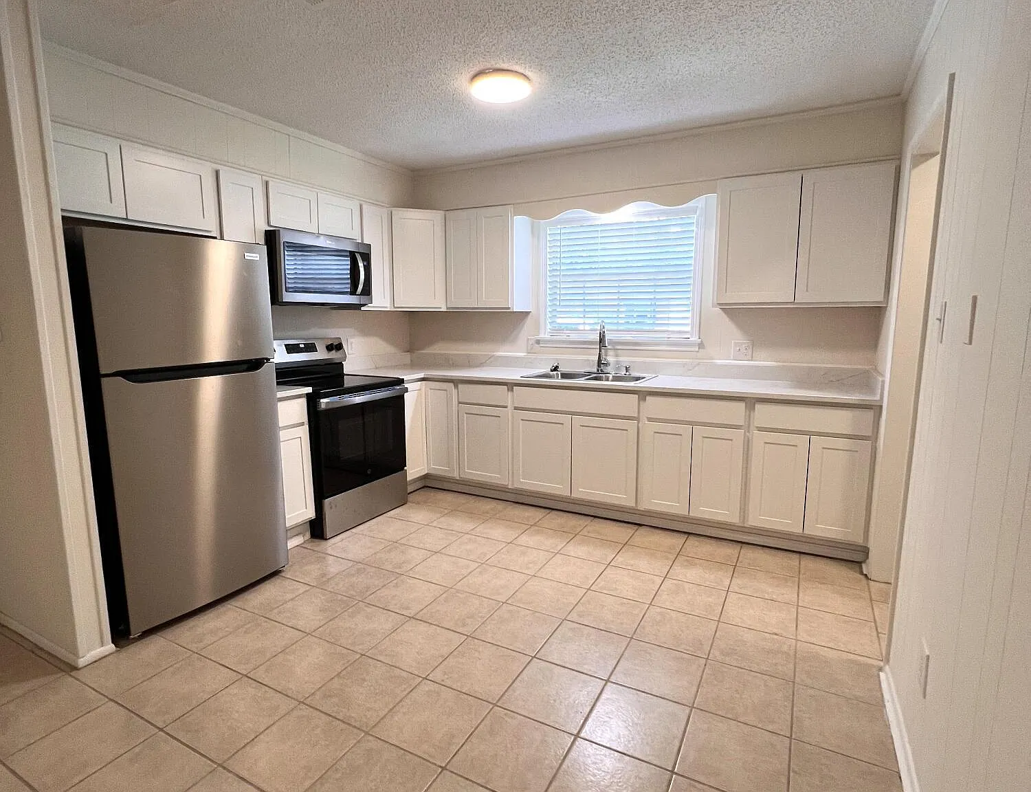 3 bed, 1.5 bath, 1075 sqft, $1,475 — Photo 4