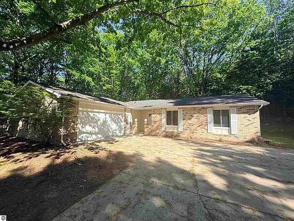 2nd image of 4673 Cardinal Dr