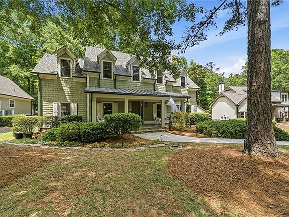 2nd image of 160 Parkside Ln