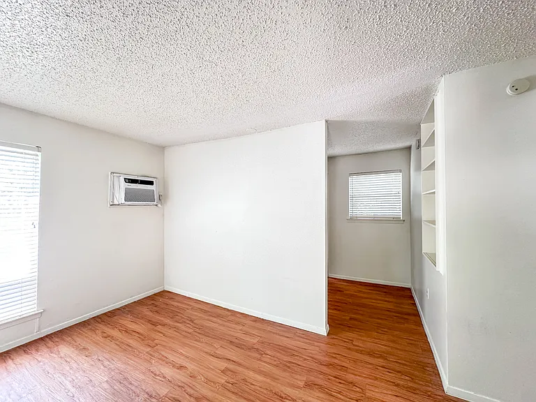 1011 W 23rd St #204 — Photo 7