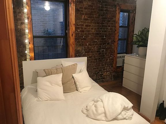 4th image of 202 E 7th St #2EE