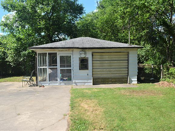 4th image of 6909 E H Ave