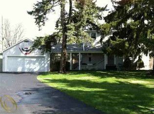 27261 S River Rd, Harrison Township, MI 48045