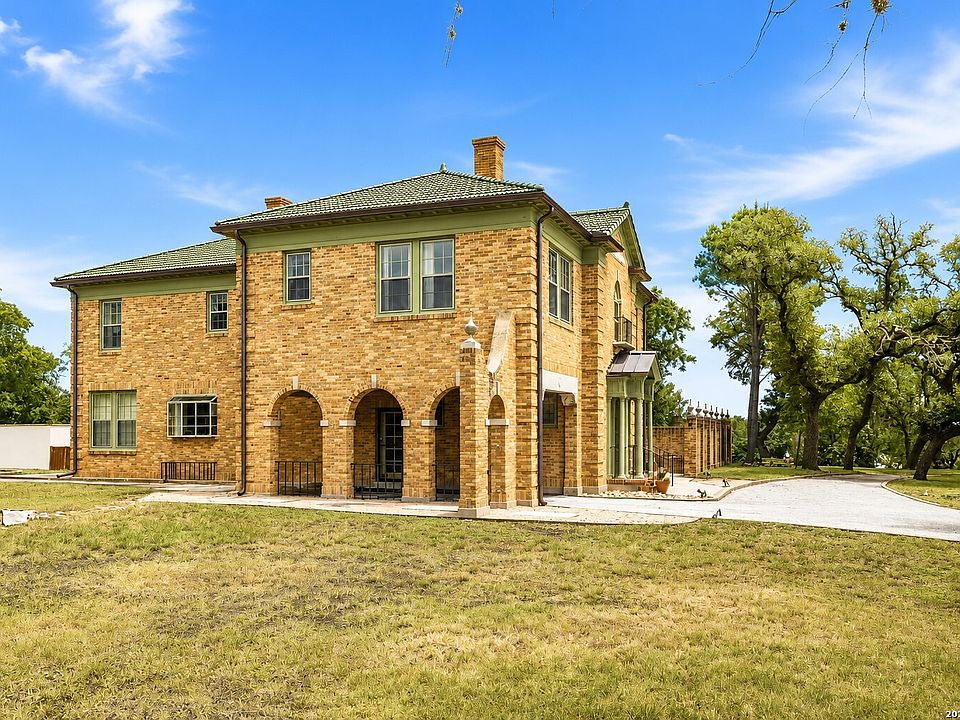 618 MAIN ST, Kerrville, TX 78028 | MLS #2006392 | Zillow