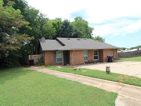 2nd image of 900 Aspen Ct