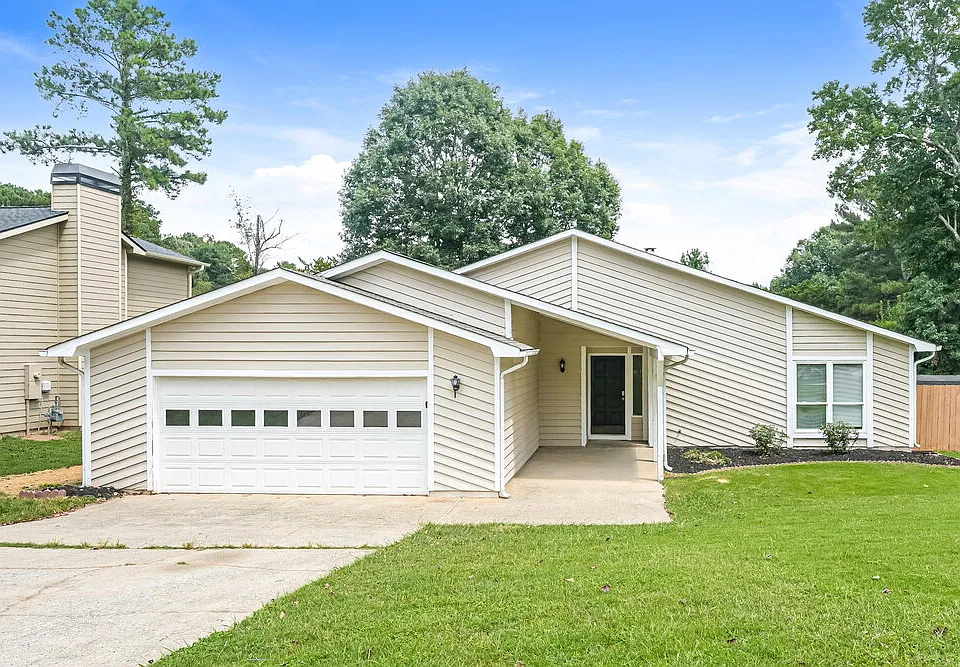 2468 Mistletoe Ln