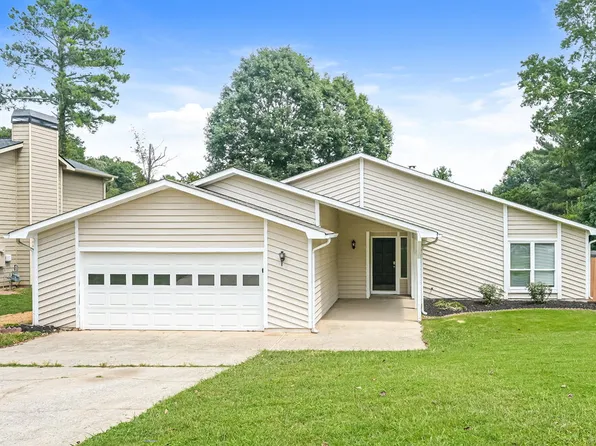 2468 Mistletoe Ln, Snellville, GA 30039