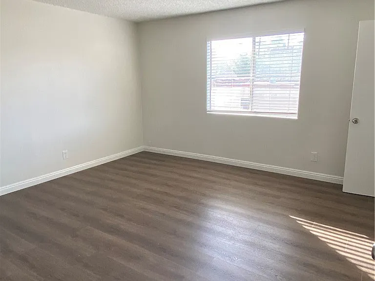 1518 Norman Pl — Photo 7