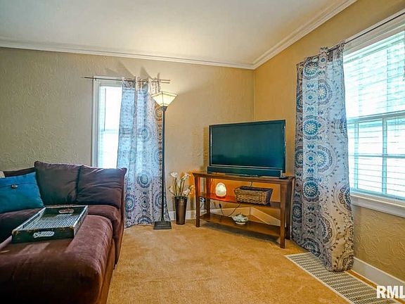 5th image of 808 E Lake Ave