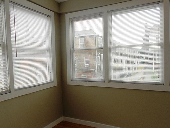 4th image of 7242 Glenloch St