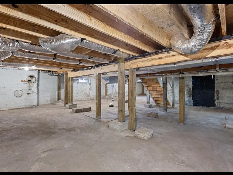841 Georgetown St — Photo 13