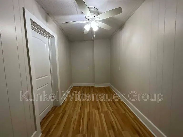 324 N Jackson St — Photo 12