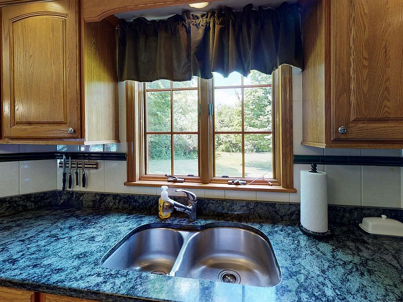 5th image of 221 MEADOWBROOK Court
