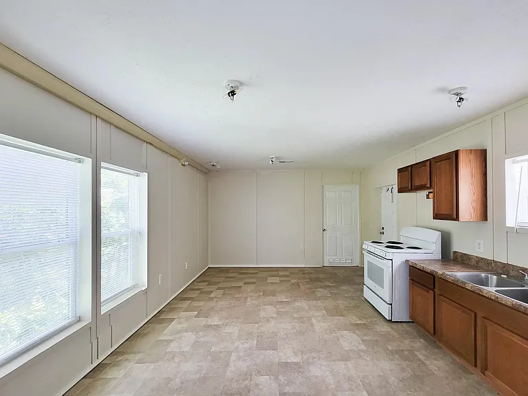 9203 Greens Rd #A — Photo 19