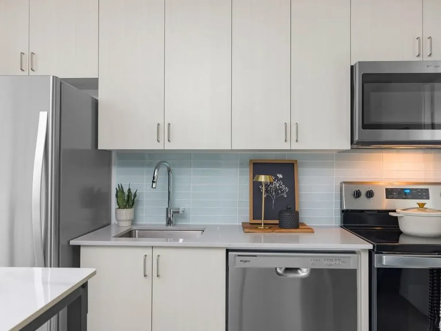 1 bed, 551 sqft, $2,400 — Photo 1