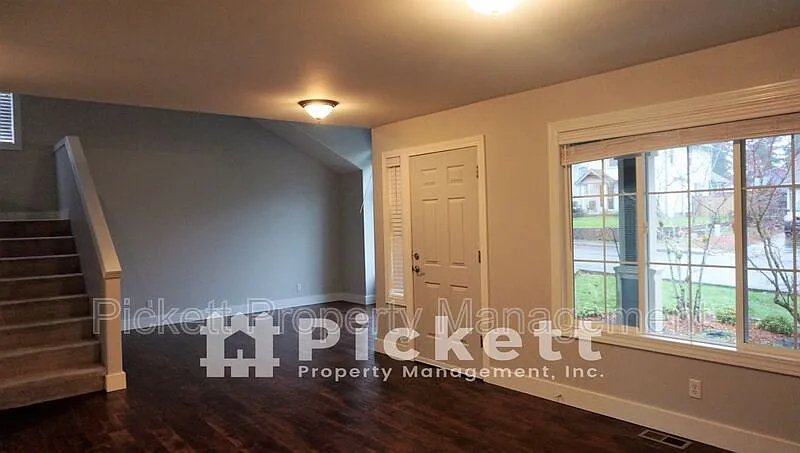 3 bed, 2.5 bath, 2230 sqft, $3,600 — Photo 3