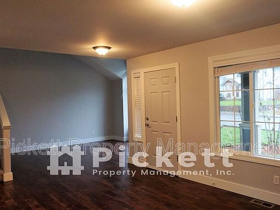 3rd image of 2037 NE Gustaf St