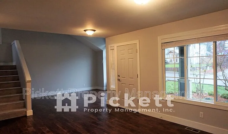 2037 NE Gustaf St — Photo 3