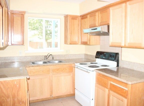 4th image of 4341 Twain Dr