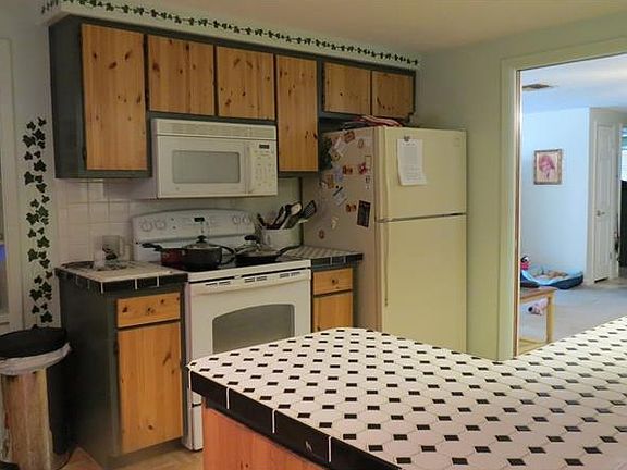 5th image of 2351 Roselawn Dr