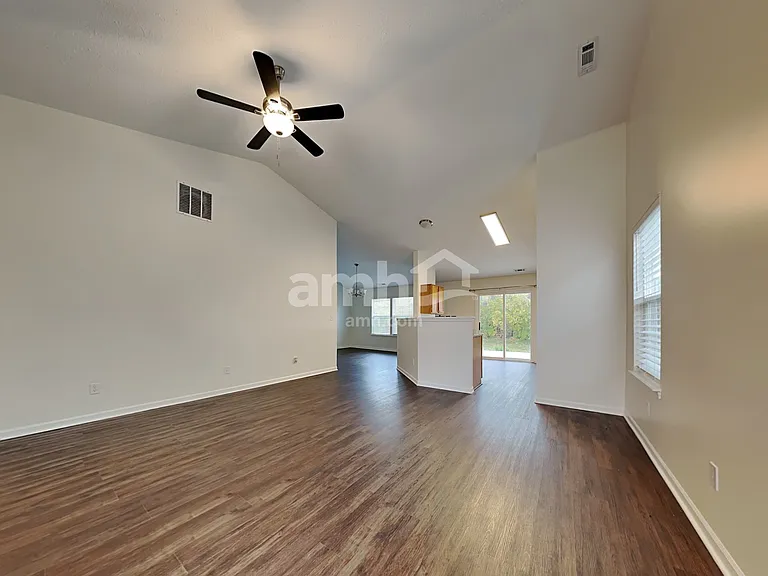 1070 Halifax Ln — Photo 9