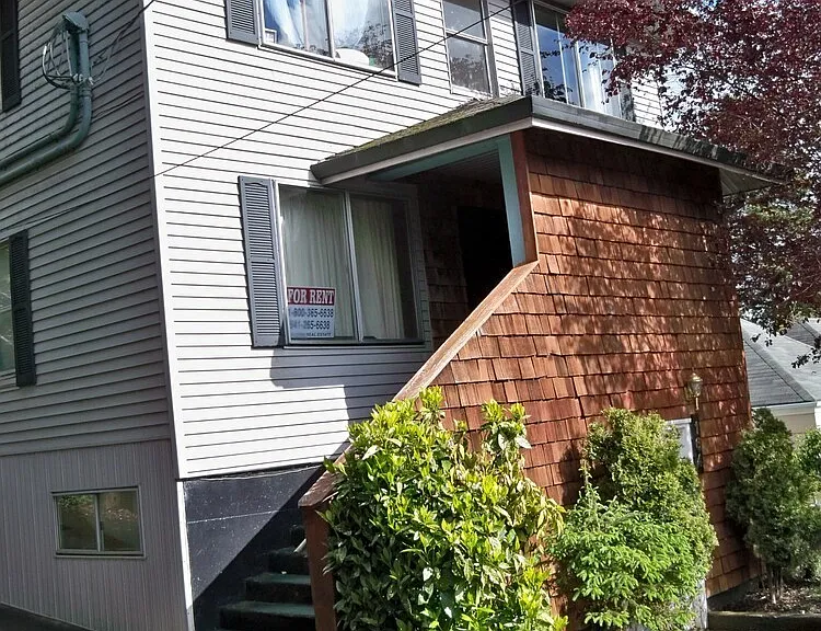 164 NE Douglas St — Photo 12