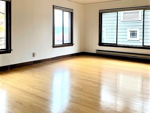 4th image of 903 Bellevue Pl E APT 104