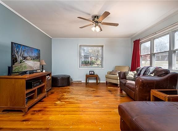 3rd image of 404 W 27th St