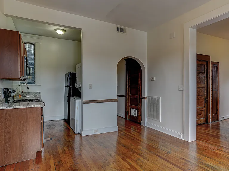 209 W 5th Ave #204 — Photo 11
