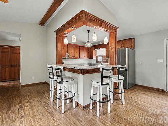 3rd image of 2114 Wilson Ave