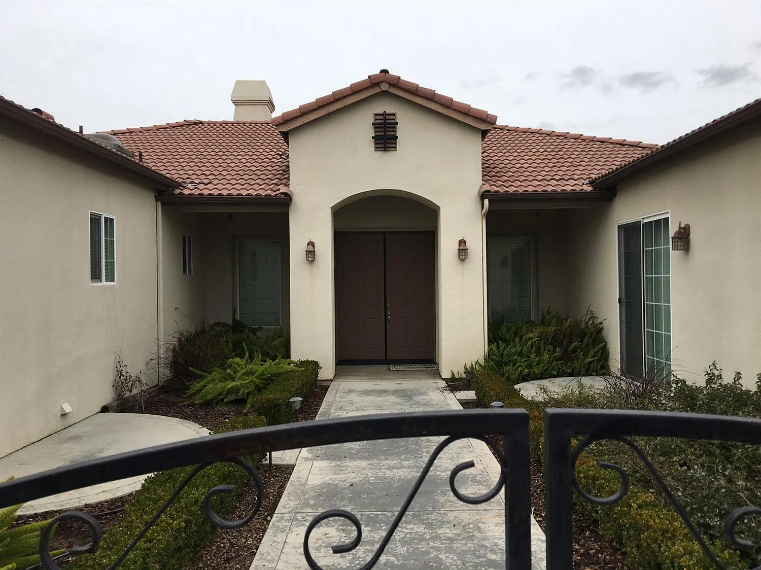 8780 Laguna Dr photo 1