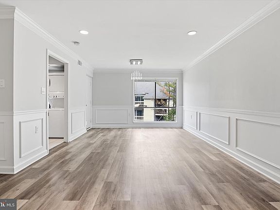5th image of 8601 Sacramento Dr APT F