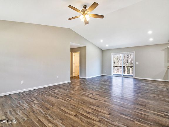 3rd image of 911 Kemah Ln