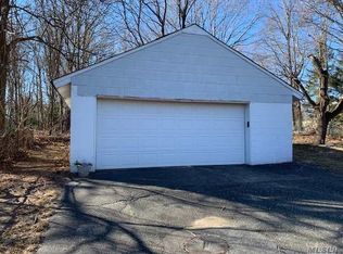 188 Kings Park Rd, Commack, NY 11725