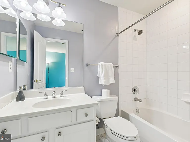 26368 Strathaven Ct — Photo 23