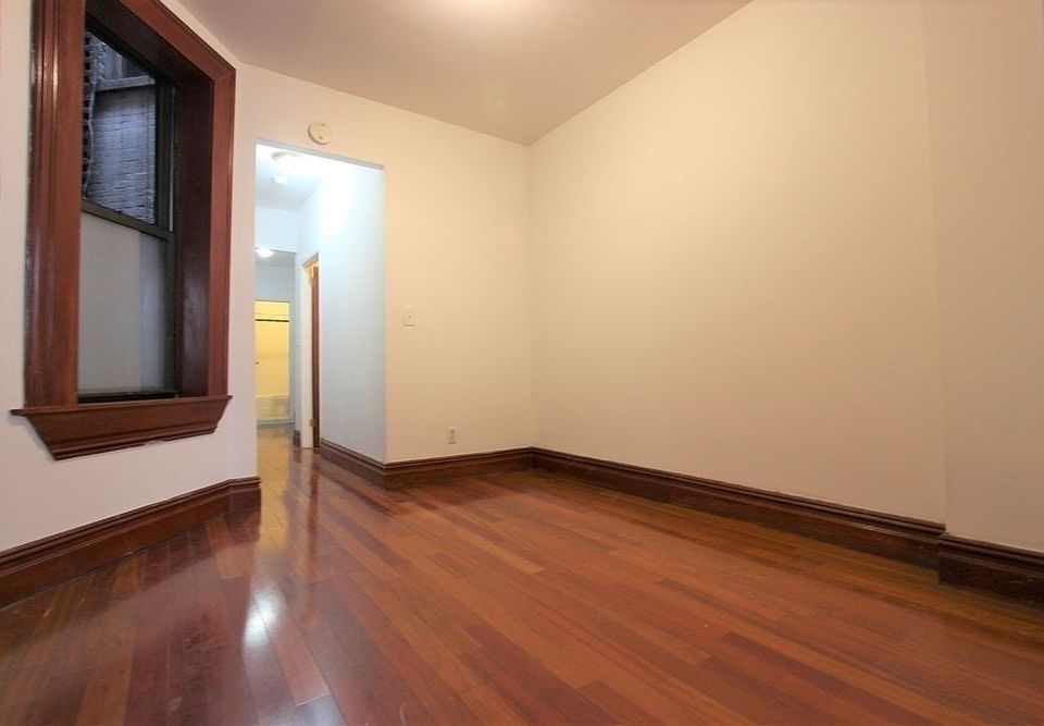 2nd image of 144 W 109th St APT 4W