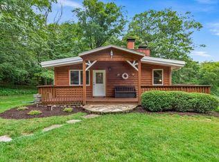 N1381 Maple Hills Dr, Fontana, WI 53125