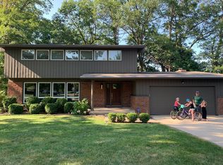 2121 Elmwood Dr SE, East Grand Rapids, MI