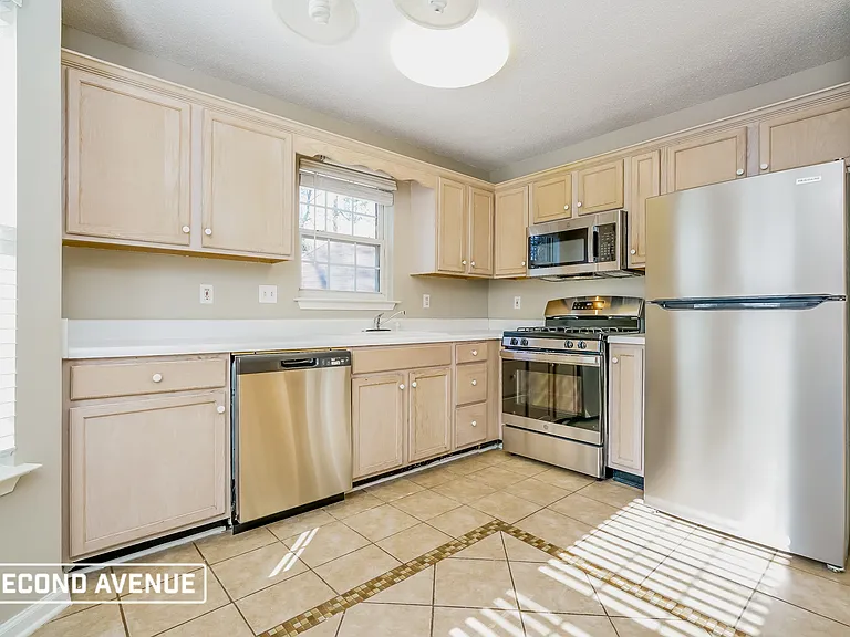 4204 Akins Ridge Ln — Photo 2