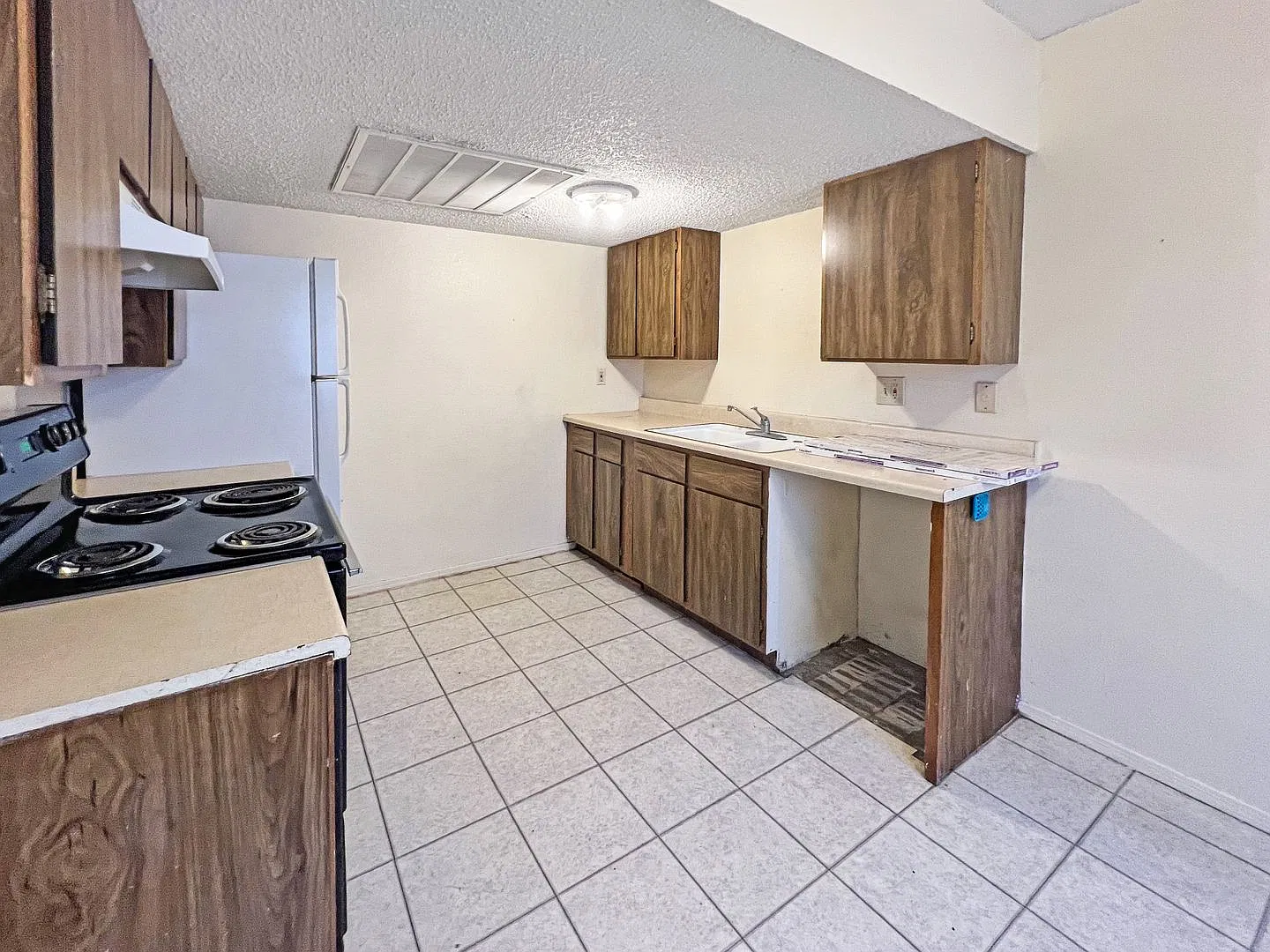 314 East Saint Anne Place — Photo 3