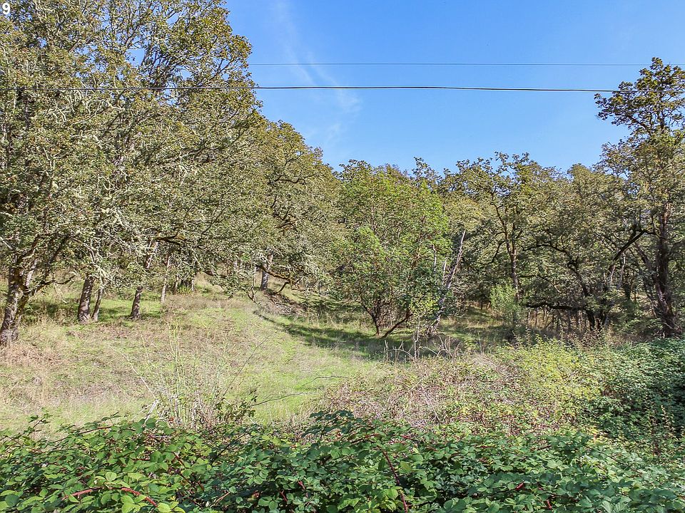 1st image of 819 SE Fisher Dr