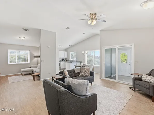 11561 N Eagle Peak Dr, Tucson, AZ 85737