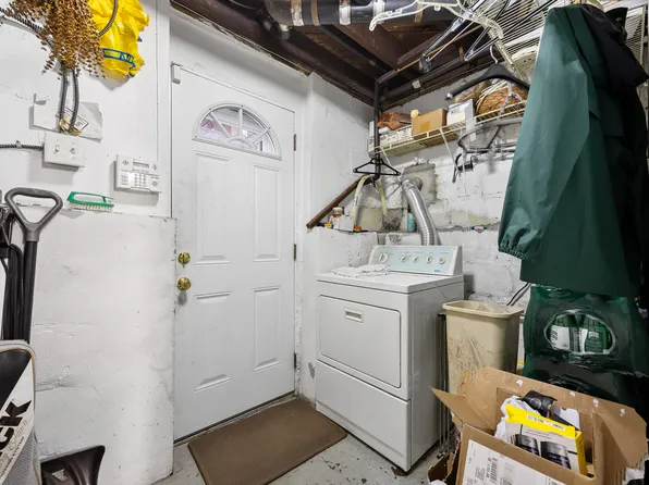 84-22 Daniels Street image 16 of 26